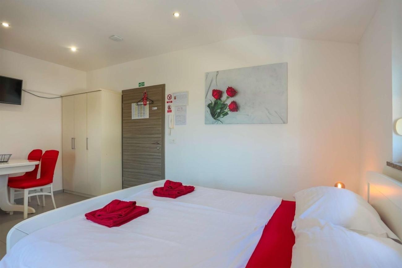 Villa Vita apartments&studios Valbandon Esterno foto