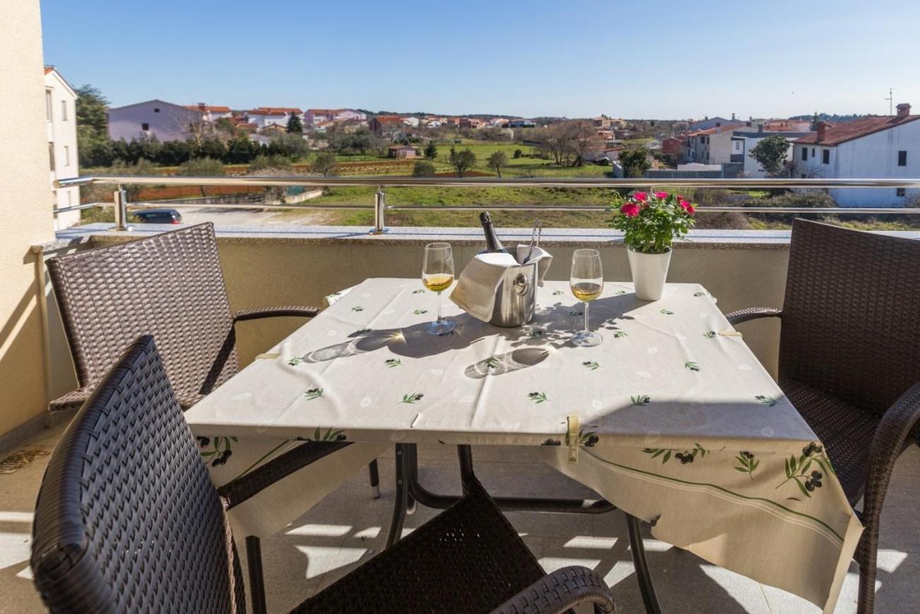 Villa Vita apartments&studios Valbandon Esterno foto