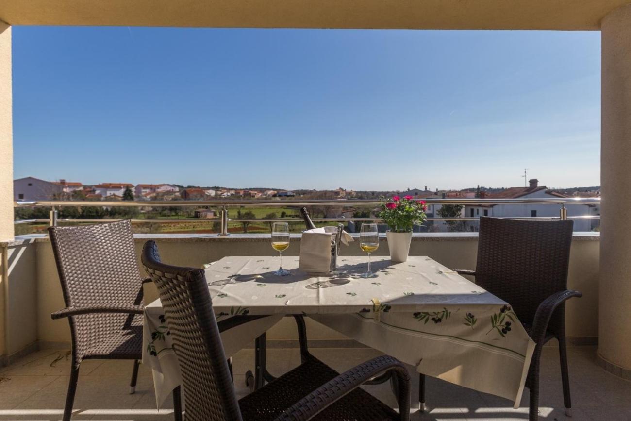 Villa Vita apartments&studios Valbandon Esterno foto